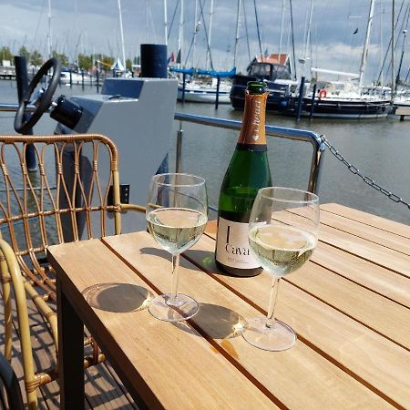 Luxury Houseboat In Volendam Marina Hotell Eksteriør bilde