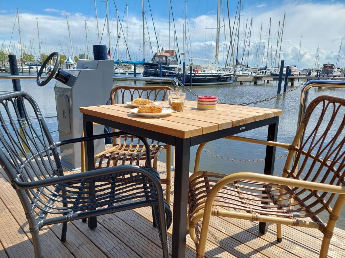 Luxury Houseboat In Volendam Marina Hotell Eksteriør bilde
