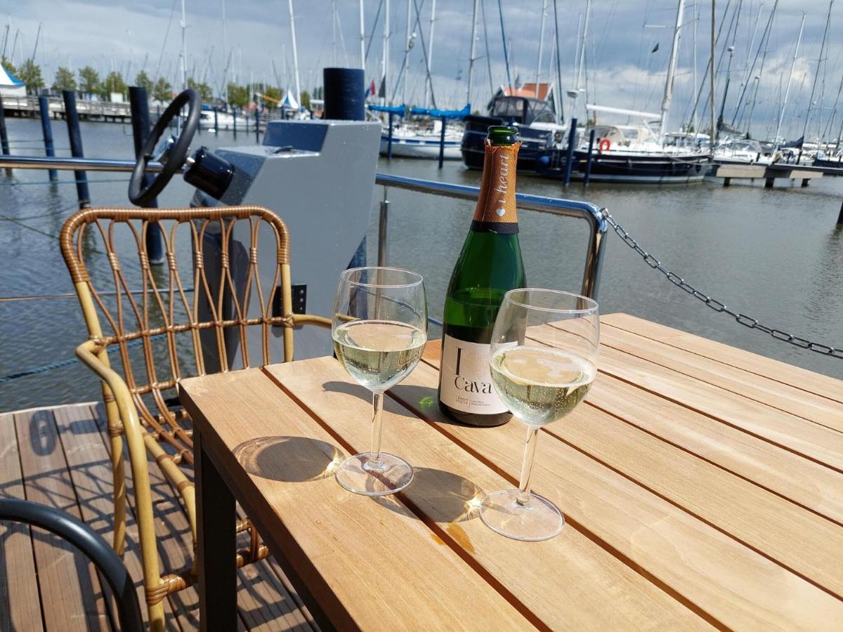 Luxury Houseboat In Volendam Marina Hotell Eksteriør bilde