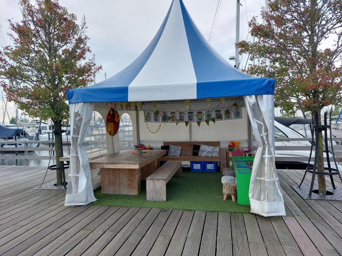 Luxury Houseboat In Volendam Marina Hotell Eksteriør bilde